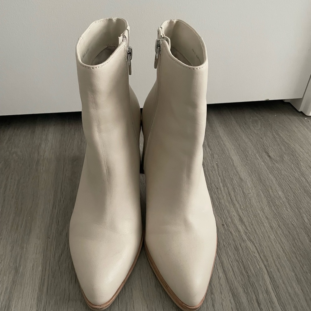 Dolce Vita Size 6.5 Heeled Booties